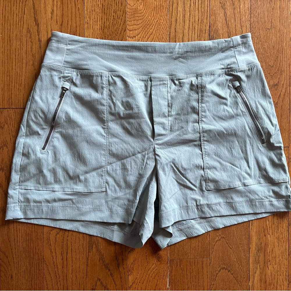 Athleta Light Blue Gray Trekkie North Mid-rise 3” Women's Casual Shorts